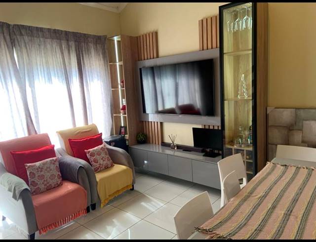 3 BEDROOM TOWNHOUSE FOR SALE IN HEUWELSIG ESTATE